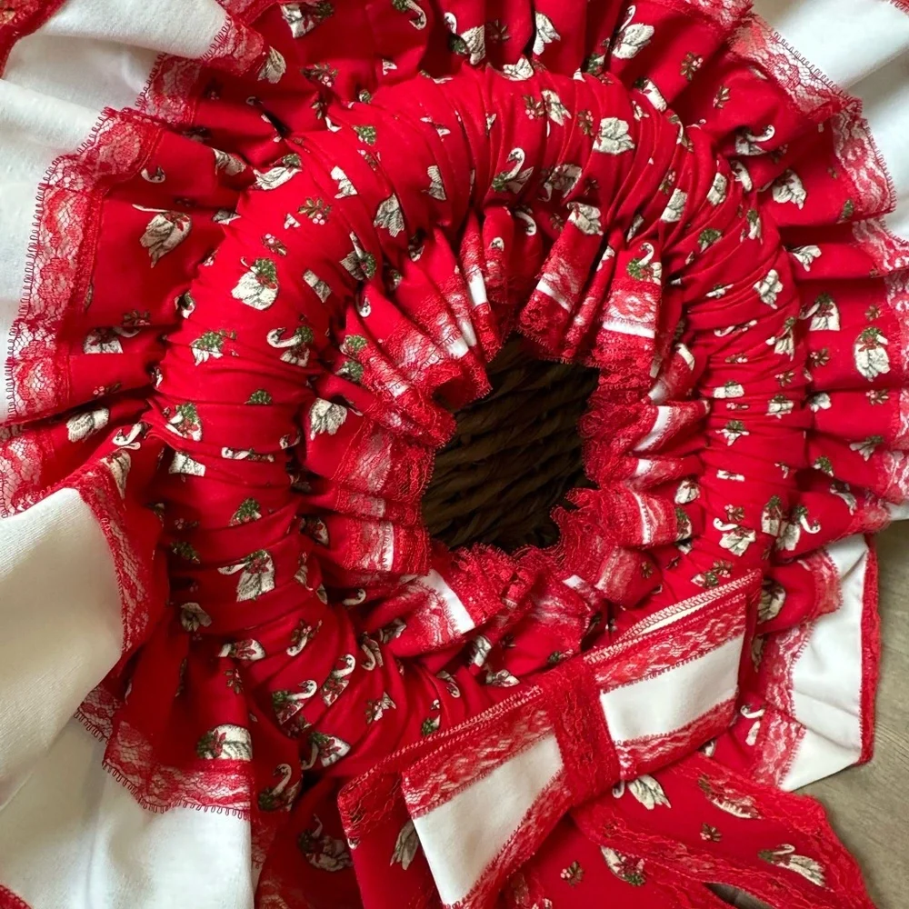 Vintage 1970s Christmas Holiday Wreath Handmade Red White Ruffled Swan Print